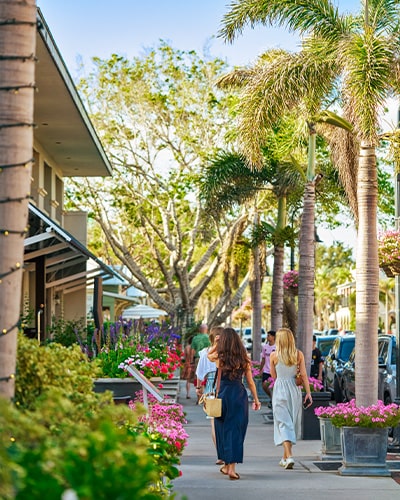 Shopping in Downtown Naples